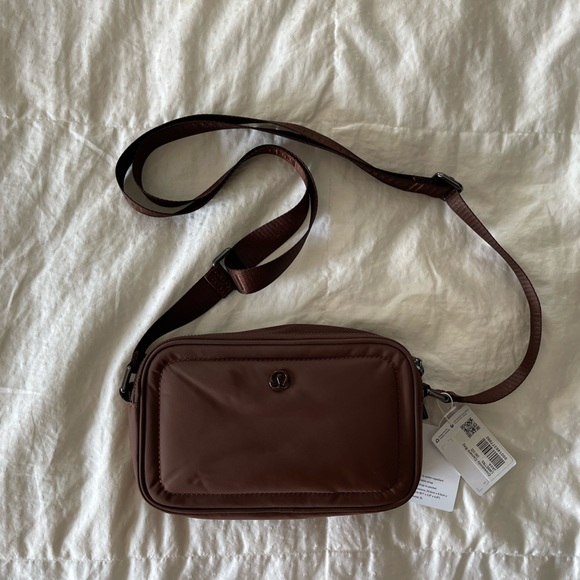 lululemon athletica Handbags - Lululemon crossbody camera bag NWT